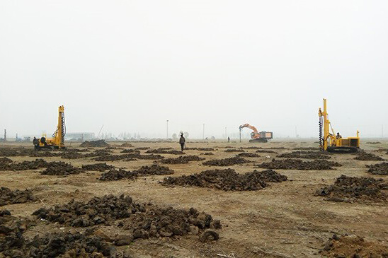 Plateau photovoltaic pile driver